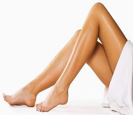 woman legs waxing
